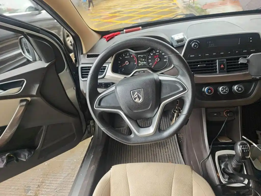 Baojun 310W — миниатюра 3