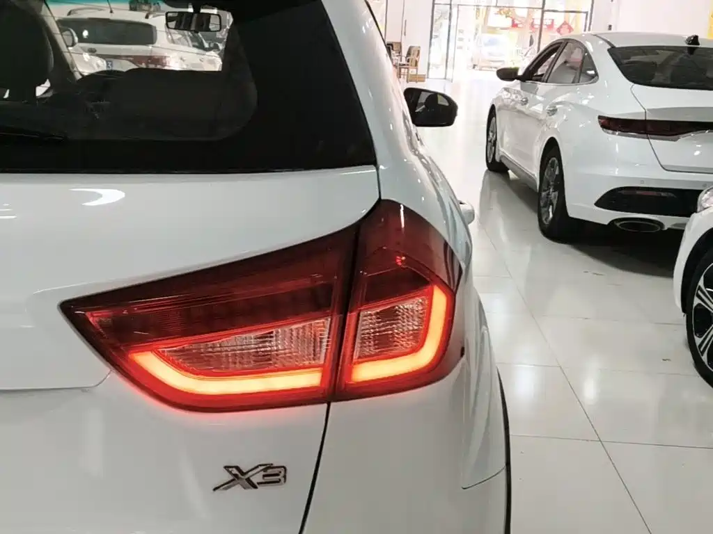 Geely Vision X3 — миниатюра 24