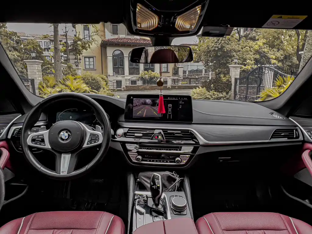 BMW 5 Series — миниатюра 9