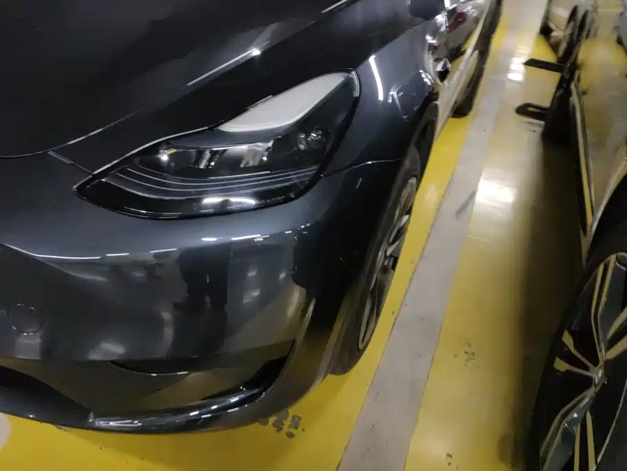 Tesla Model Y — миниатюра 5