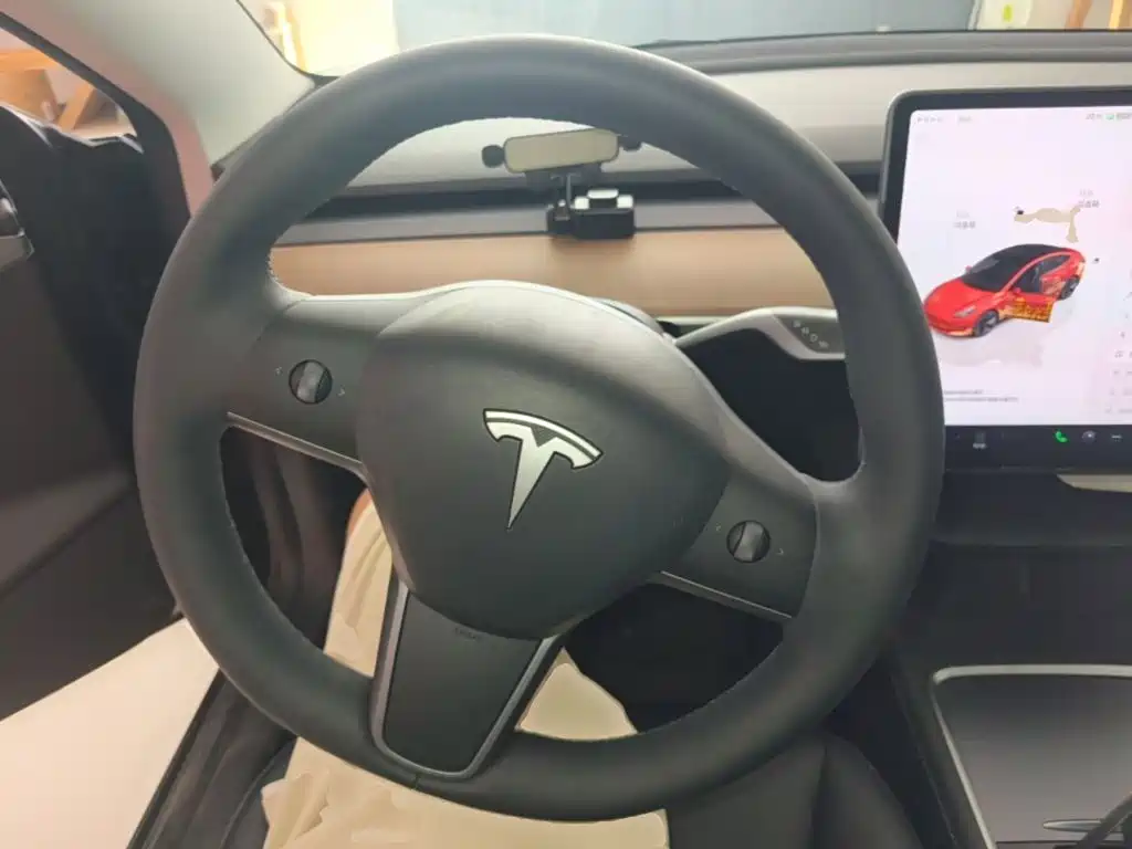 Tesla Model 3 — миниатюра 11