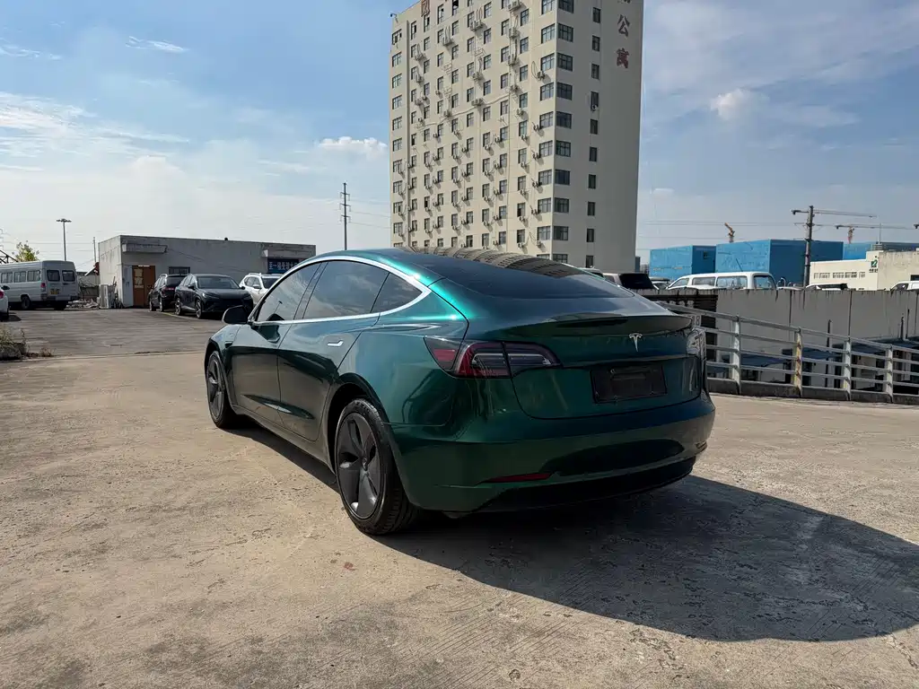 Tesla Model 3 — миниатюра 6