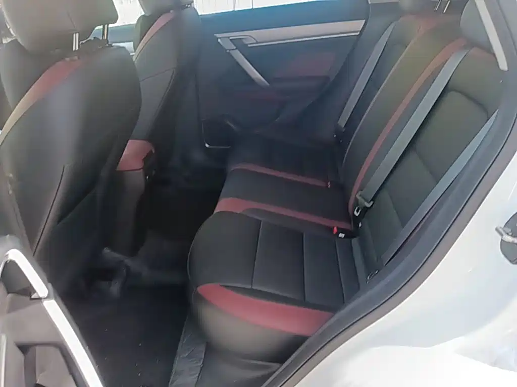 Geely Binyue — миниатюра 17