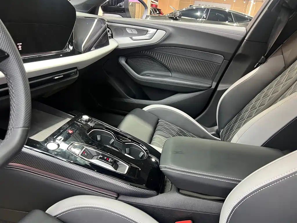 Audi Audi A5L — миниатюра 6