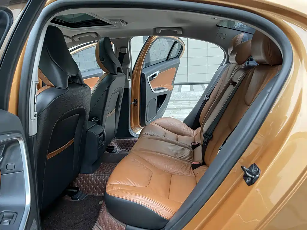 Volvo S60 (Import) — миниатюра 9
