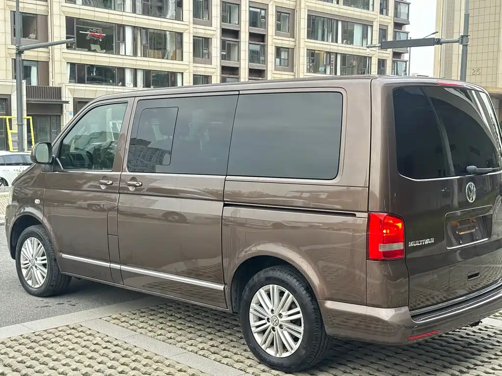 Volkswagen Multivan — миниатюра 5