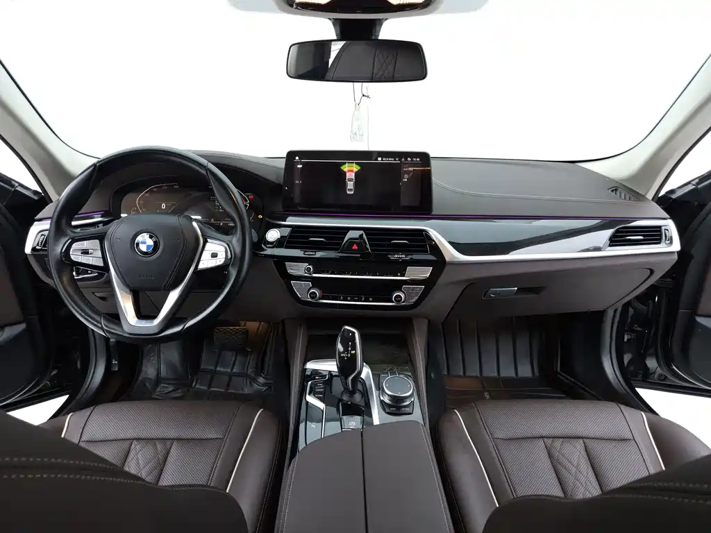 BMW 5 Series — миниатюра 7