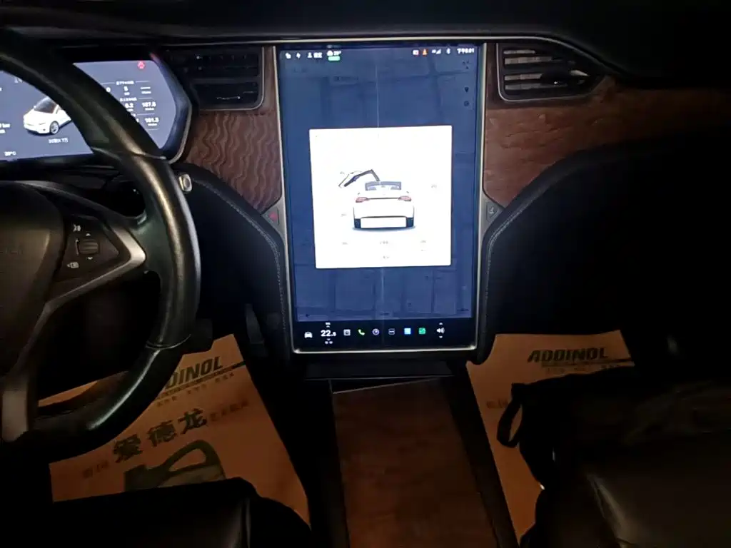 Tesla Model X — миниатюра 13