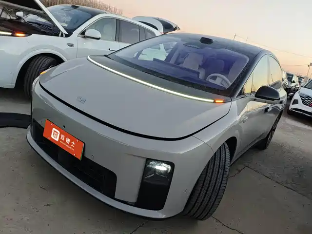 Li Auto IDEAL I8 2025