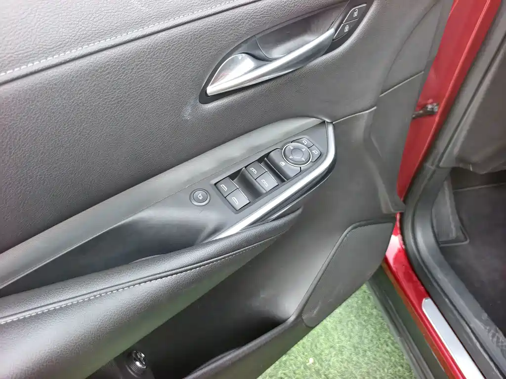 Cadillac XT4 — миниатюра 6