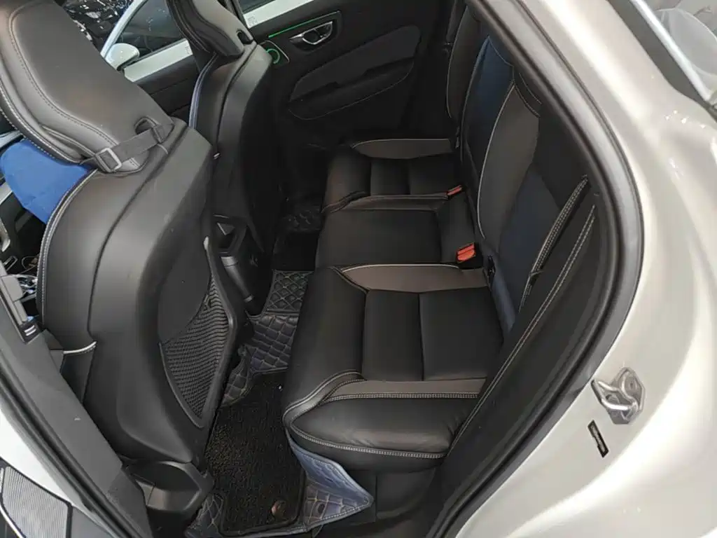 Volvo XC60 PHEV — миниатюра 17