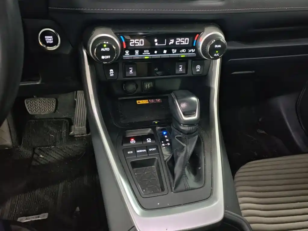 Toyota RAV4 — миниатюра 14