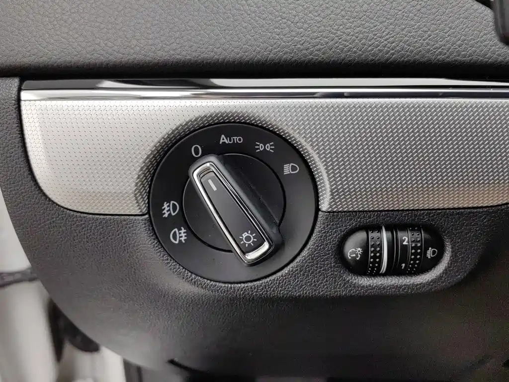 Volkswagen Sagitar — миниатюра 21