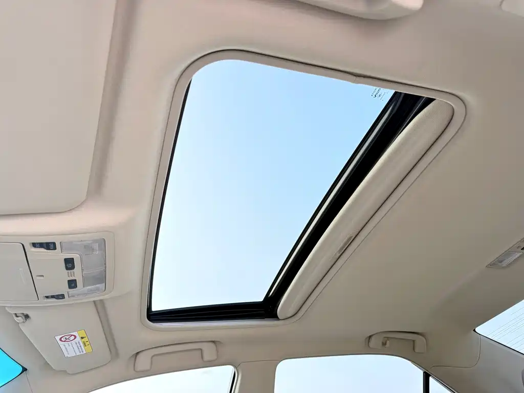 Toyota Camry — миниатюра 17