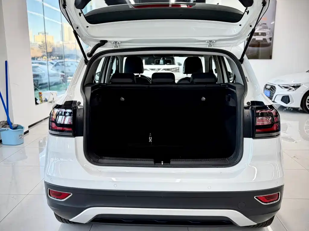 VOLKSWAGEN EXPLORING THE SHADOW