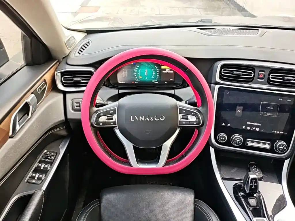 Lynk & Co 01 — миниатюра 11