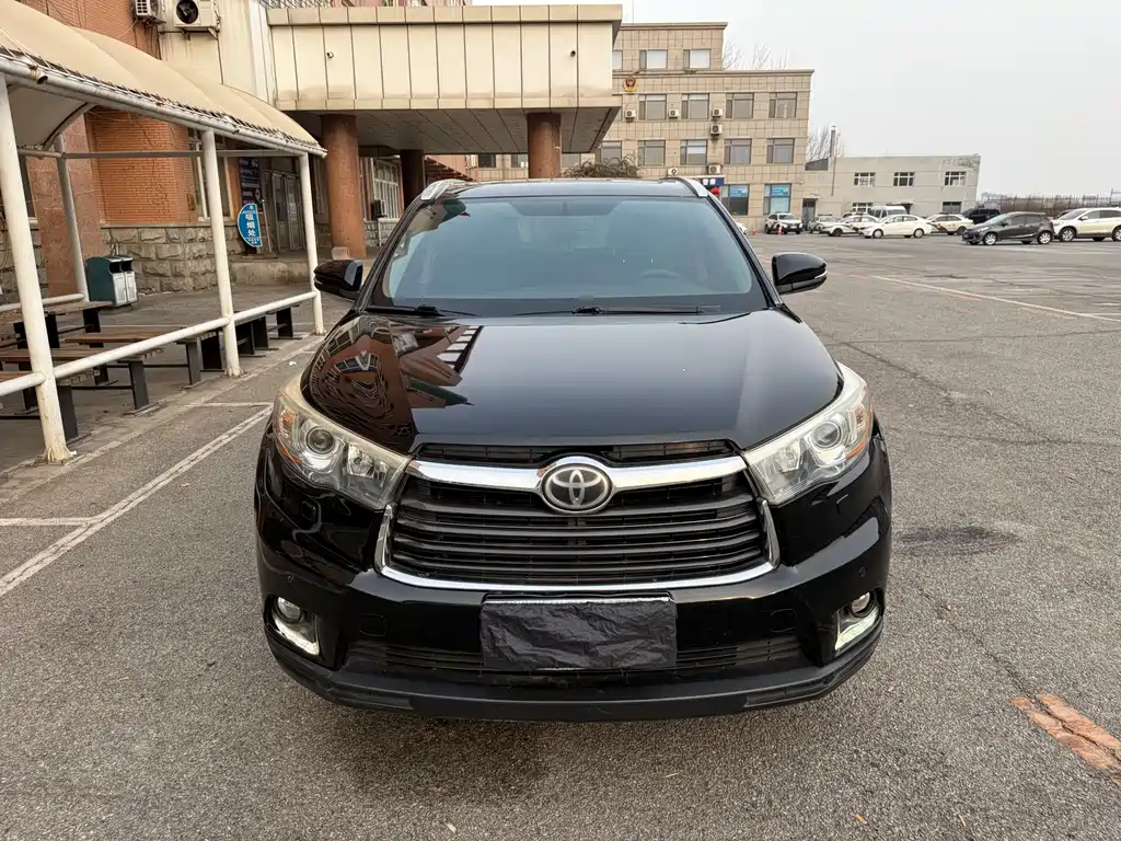 TOYOTA HIGHLANDER