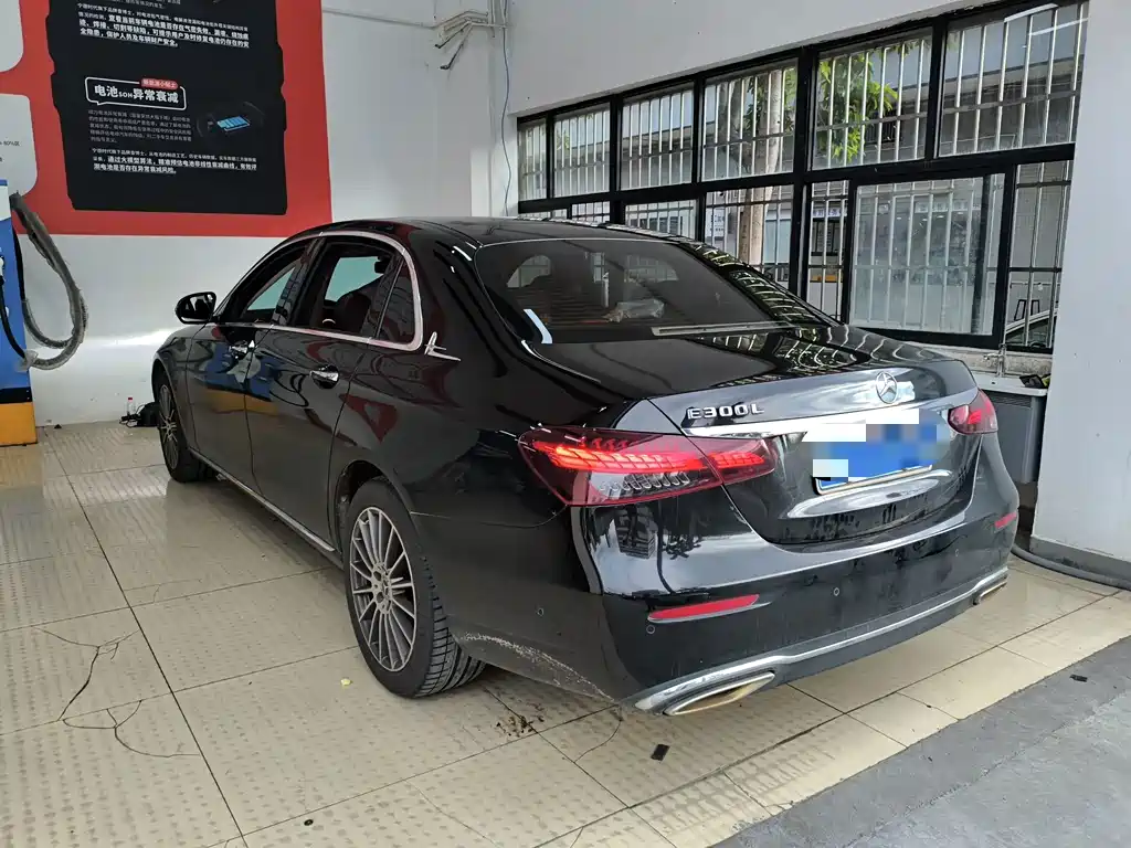 Mercedes-Benz E-Class — миниатюра 6