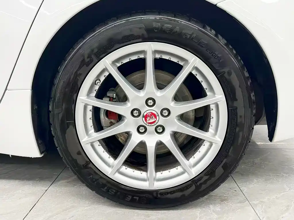 Jaguar XJ — миниатюра 22