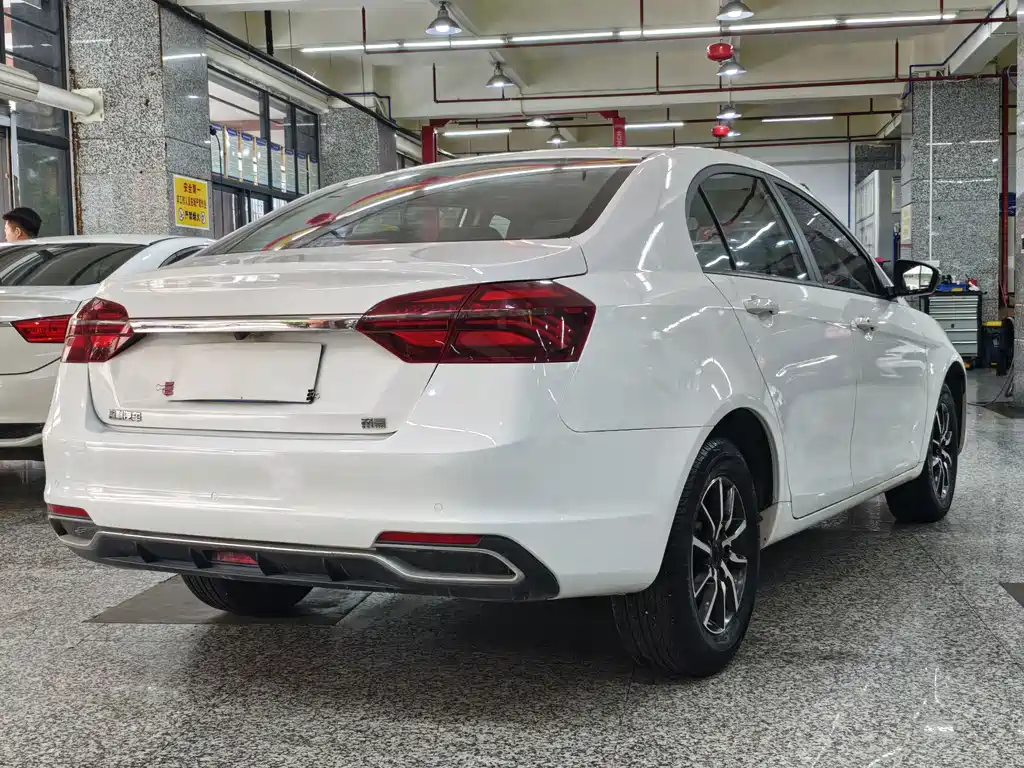 Geely Emgrand — миниатюра 10