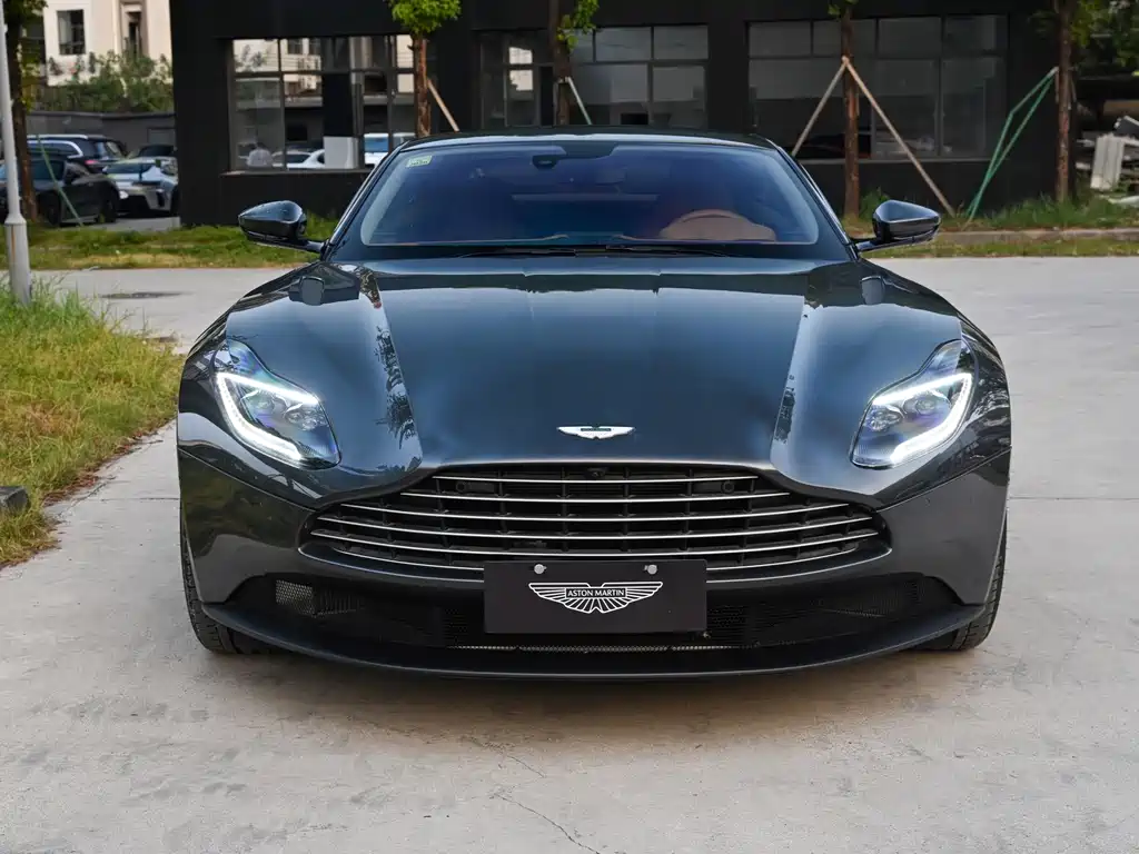 Aston Martin DB11 — миниатюра 4