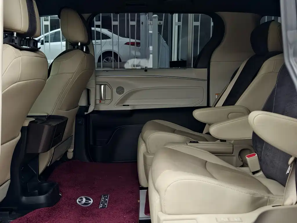 Toyota Sienna — миниатюра 19