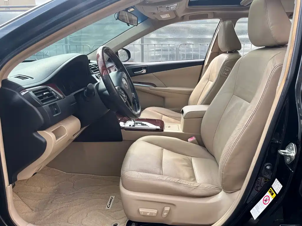Toyota Camry 2012 2.5G Luxury