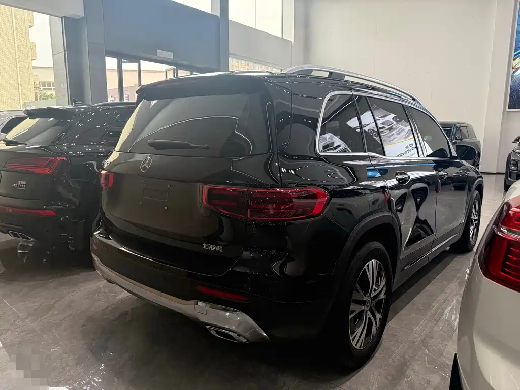 Mercedes-Benz GLB — миниатюра 8