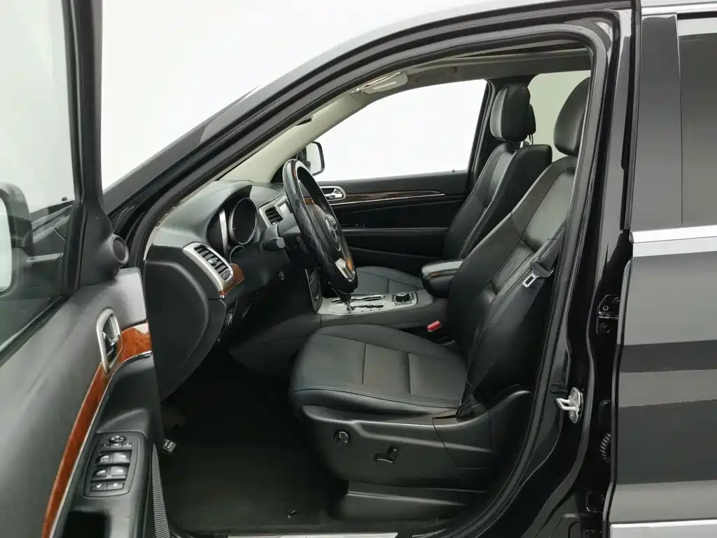 Jeep Grand Cherokee (Import) — миниатюра 10