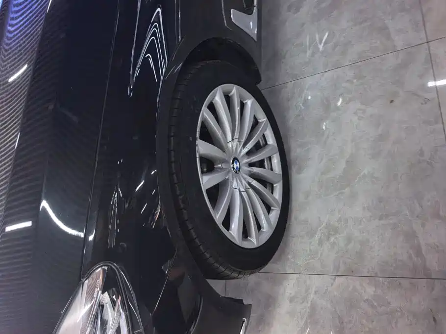 BMW 7 Series — миниатюра 6