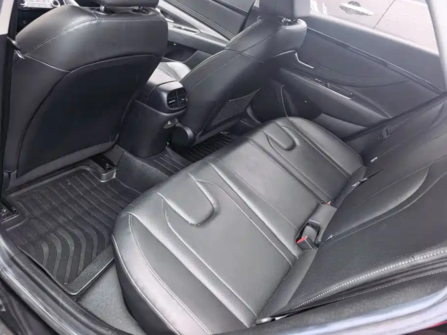 Hyundai Elantra — миниатюра 11