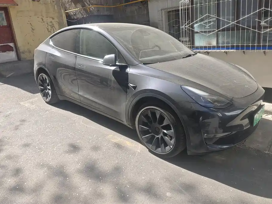 Tesla Model Y 2024