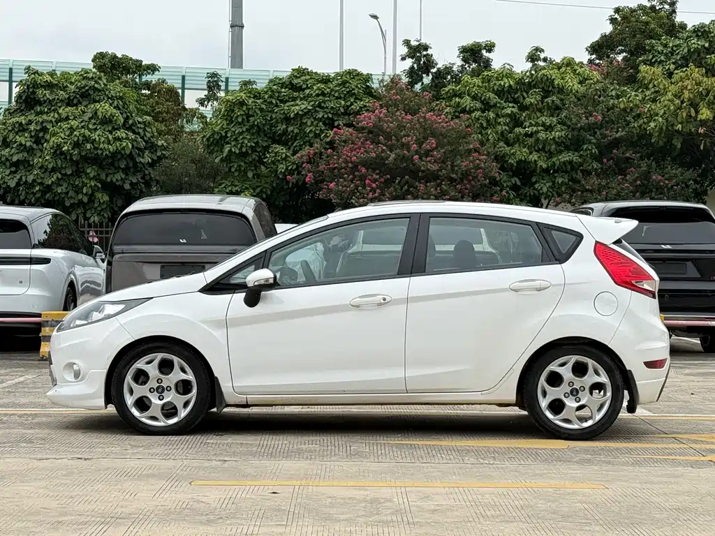 Ford Fiesta 2012 1.5L AT
