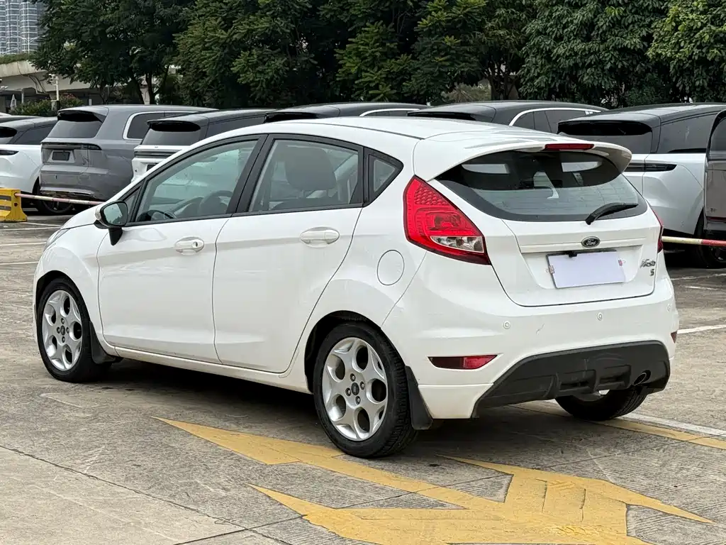 Ford Fiesta 2012 1.5L AT
