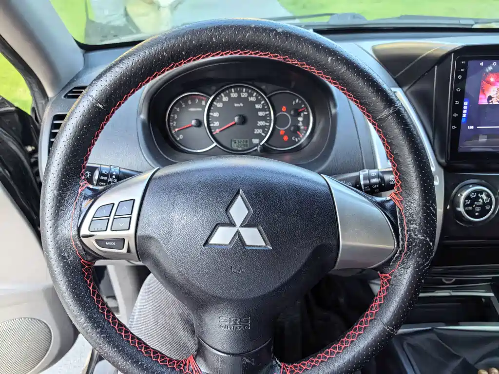 Mitsubishi Pajero Sport — миниатюра 13