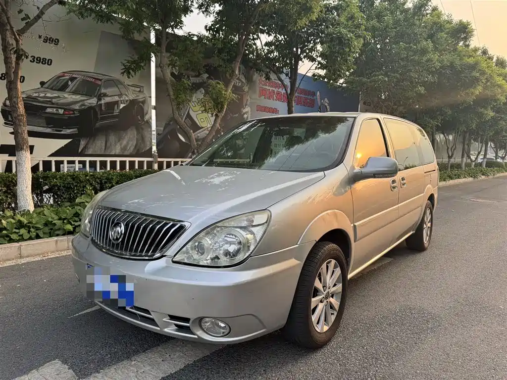 Buick GL8 2013