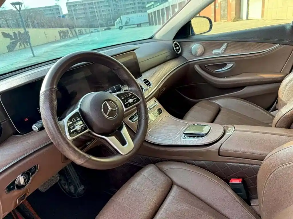 Mercedes-Benz E-Class — миниатюра 4
