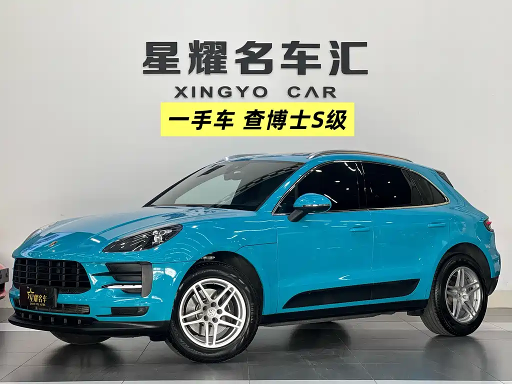 PORSCHE MACAN