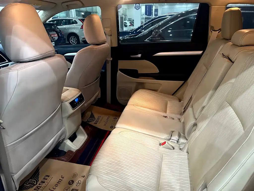 Toyota Highlander — миниатюра 9