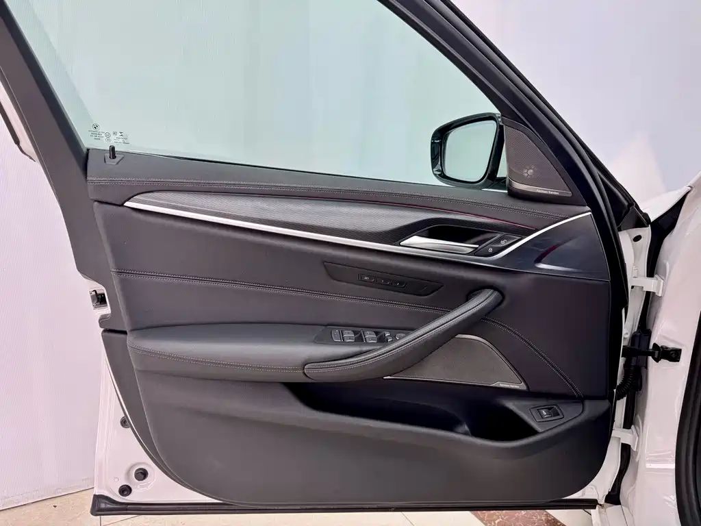 BMW 5 Series (Import) — миниатюра 7