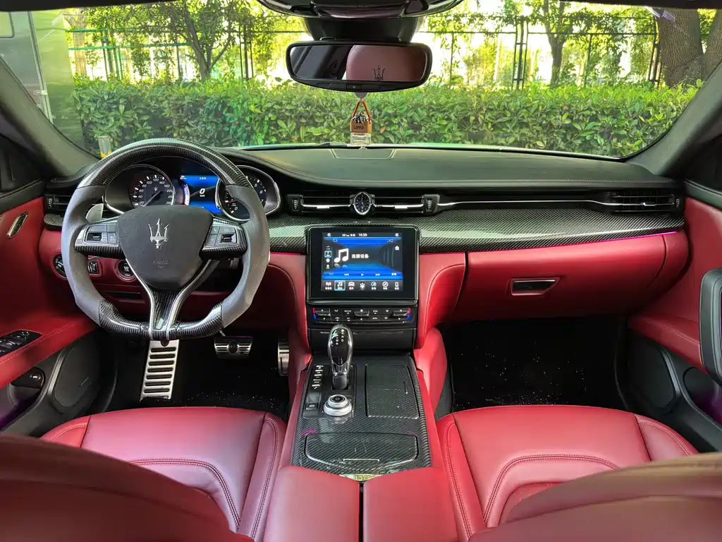 Maserati Quattroporte — миниатюра 18