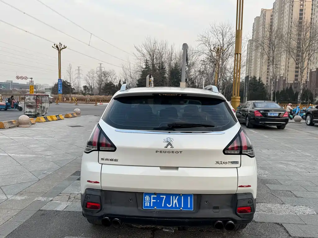 PEUGEOT 3008