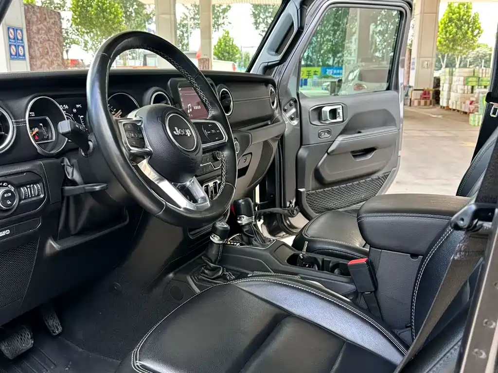 Jeep Gladiator — миниатюра 4