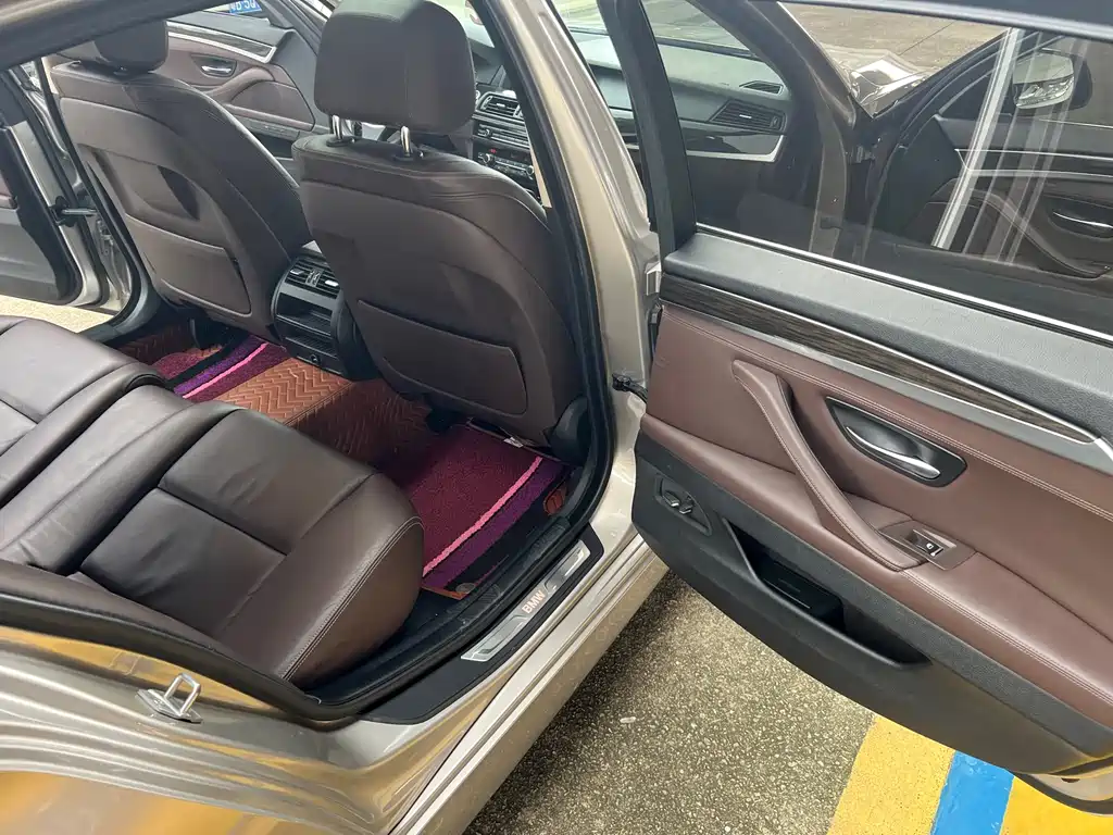 BMW 5 Series — миниатюра 7