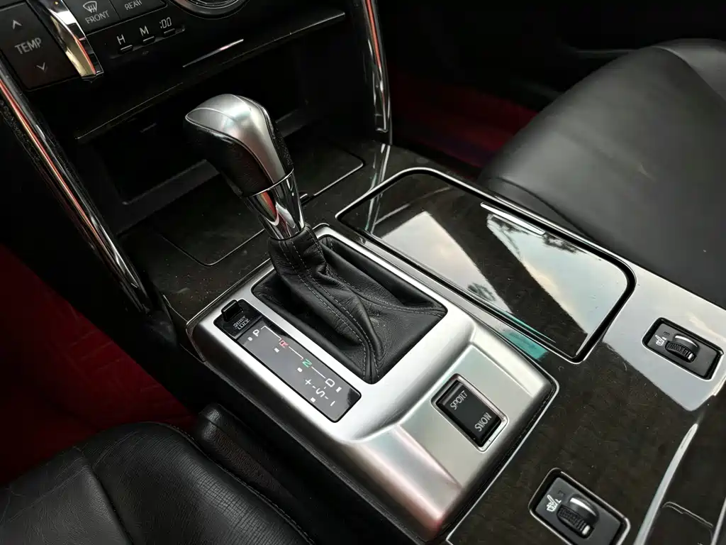 Toyota Reiz — миниатюра 7