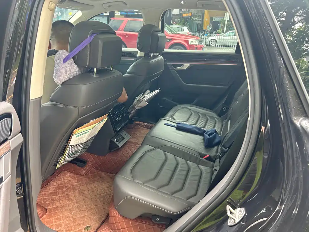 Volkswagen Touareg — миниатюра 9