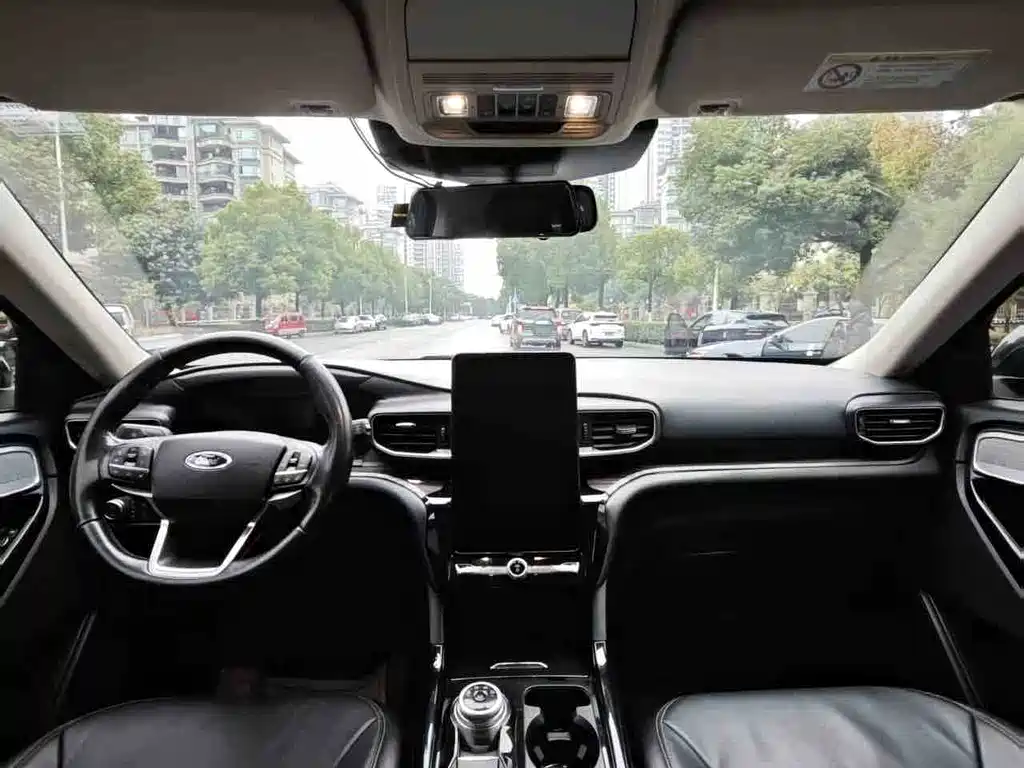 Ford Explorer — миниатюра 4
