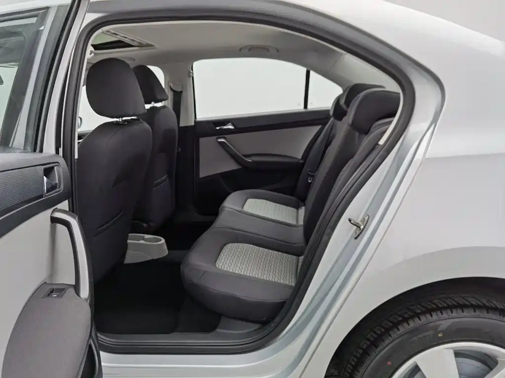 Skoda Rapid — миниатюра 15
