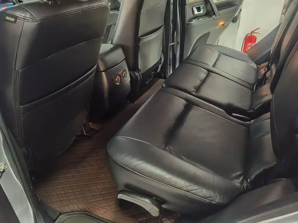 Mitsubishi V93 2011 3.0L AT