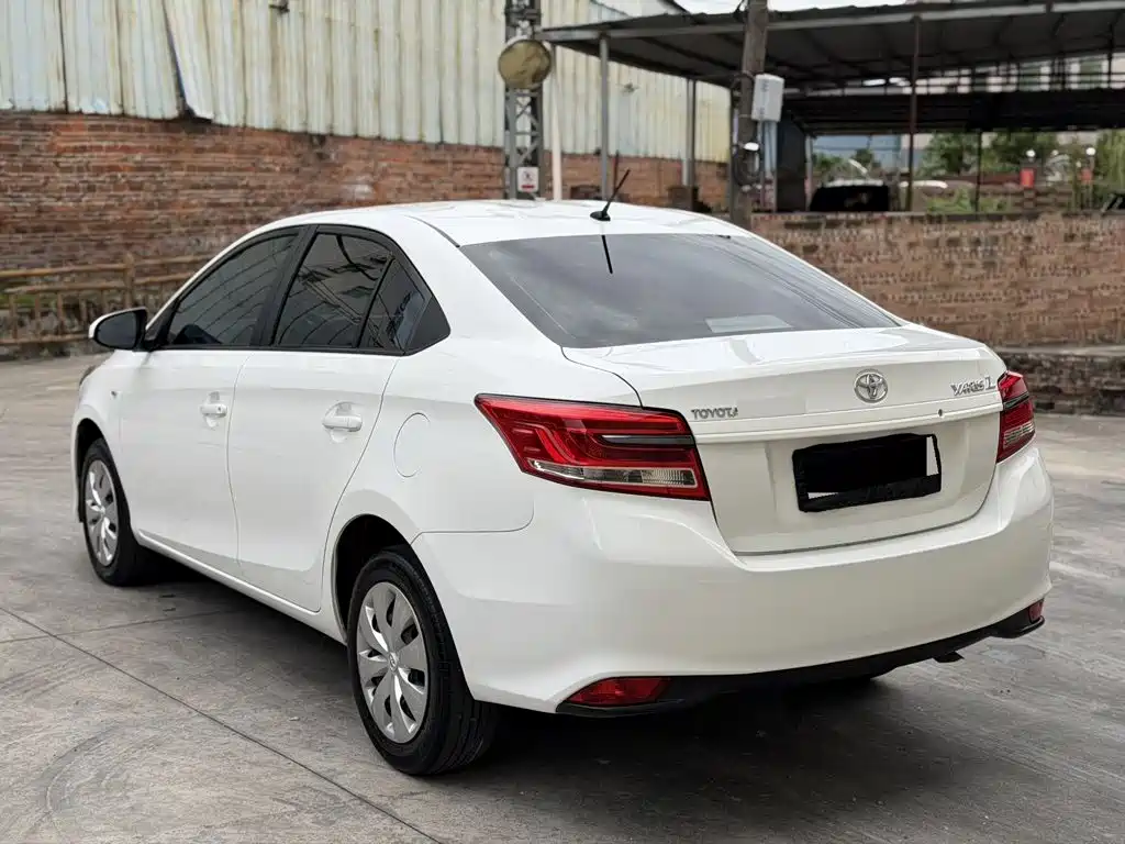 Toyota Yaris L — миниатюра 6